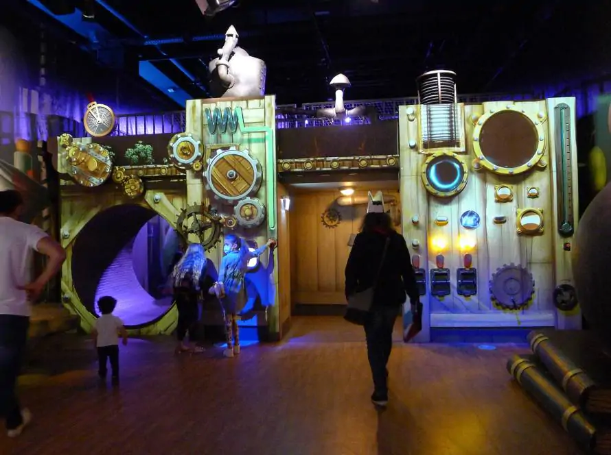The Smurf Experience est une exposition immersive itinérante de Cecoforma, mélangeant réalité virtuelle et décors réels. Elle a voyagé de Bruxelles à Paris.