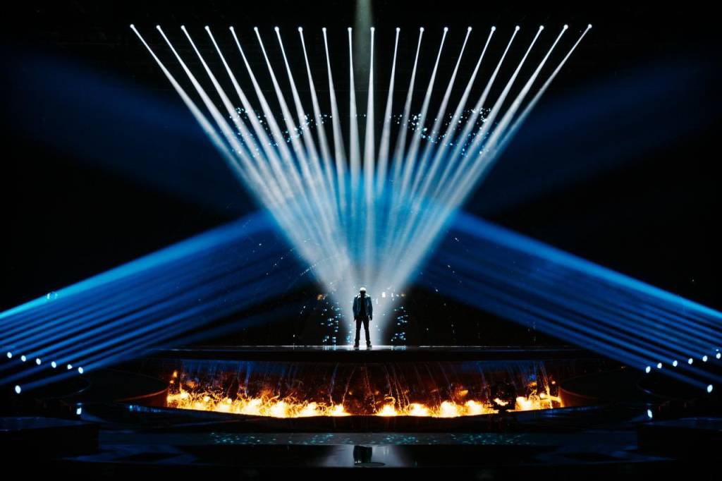 habillage visuel pour la représentation de la Belgique à l'Eurovision 2022. sur le titre "Miss You" de Jérémie Makiese.