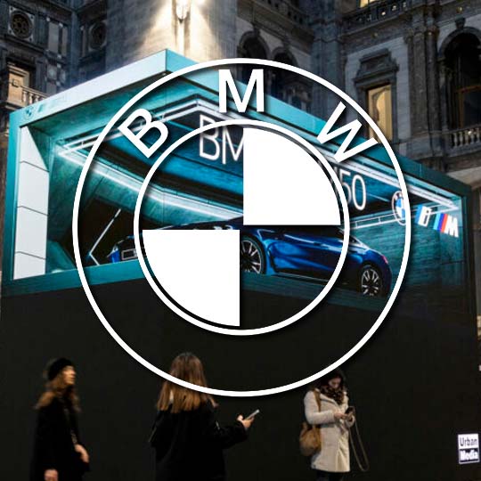 campagne publicitaire pour la BMW i4. Durant le Salon de l'Auto de Bruxelles. Ecran LED anamorphique exposé à la gare d'Anvers.